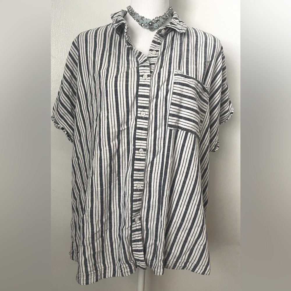 Great condition a.n.a blue and white button up top with slits on sides size XL